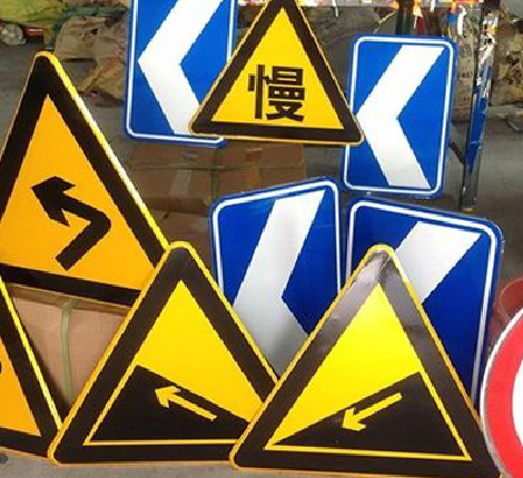  蒙山标识标牌中颜色的确定是很重要的。